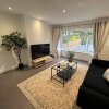 Отель 4 Beds House Coventry Sleep 7 With 3parking Spaces, фото 1