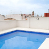 Отель Deluxe Apartment Downtown with Pool and Parking, фото 15
