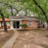 Отель River Oaks Home ~ 4 Mi to Fort Worth Stockyards!, фото 14