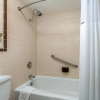 Отель Days Inn by Wyndham Breezewood, фото 8