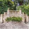 Отель Spoilt for Choice 2-bed/2-bath + Free Parking, фото 1