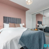 Отель The Suite Life - DYZYN Living - Pet Friendly - Gym, Pool & Parking - B2B Stays, фото 5