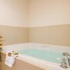 Отель Cortona Inn & Suites Anaheim Resort, фото 9