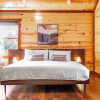 Отель Daybreak by Avantstay Sleeps 18 Cabin + Pool/spa, фото 3