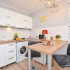 Отель Candy Studio - Quiet Room - Open Kitchen -smart Tv, фото 3
