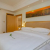 Отель Vienna 3 Best Hotel (Xichang Qionghai Wetland Park Hangtian Avenue), фото 27