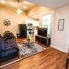 Отель One Bedroom Apartment Near Downtown With Sleeper, фото 2