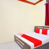 Отель White House By OYO Rooms, фото 1