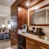 Отель Embassy Suites Atlanta - Kennesaw Town Center, фото 37