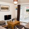 Отель Bright 2 Bedroom Flat With Patio, фото 2