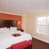 Отель Hampton Inn & Suites Stamford, фото 46