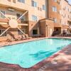 Отель Holiday Inn Express and Suites Bakersfield Central, an IHG Hotel, фото 16