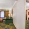 Отель La Quinta Inn & Suites by Wyndham Greensboro NC, фото 2