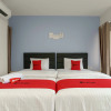 Отель RedDoorz Plus near Eka Hospital BSD 5, фото 6