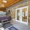 Отель The Cozy Cottage Getaway - Private Pool & Hot Tub, фото 2