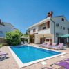 Отель Awesome Home in Rovinj With Wifi and 6 Bedrooms, фото 17