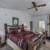Отель DreamCatcher - Two Bedroom Cabin, фото 4