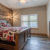 Отель Ozarks Peak - Sleeps 25 7 Bedroom Home by Redawning, фото 22