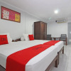 Отель RedDoorz near Terminal Condong Catur, фото 4