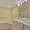 Отель Malibu Pointe by Condo-World, фото 9