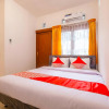 Отель OYO 2728 Sinulingga Residence, фото 3