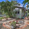 Отель Historic Bradenton Cottage ~ 1 Mi to Downtown в Брадентоне