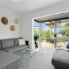 Отель The Wee Blue Bach - Waikanae Beach Holiday Home, фото 6