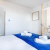 Отель 2 Bed Family Apt w/BALCONY & PARKING! ☆ FREE NETFLIX - With 50 Inch Smart TV, FREE NETFLIX & WIFI - , фото 5