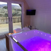 Отель Apex Studio Pod & Jacuzzi Bath, фото 5