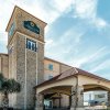Отель La Quinta Inn & Suites by Wyndham Dallas Grand Prairie South в Гранд-Прери