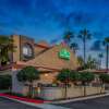 Отель La Quinta Inn & Suites by Wyndham Carlsbad - Legoland Area, фото 13
