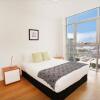 Отель Moore to See - Modern and Spacious 3BR Zetland Apartment with Views over Moore Park, фото 2