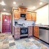 Отель K B M Resorts- Cbi-311 Upgraded 1bd, Wood Fireplace, Full Kitchen, Wifi, Walk to Slopes!, фото 3