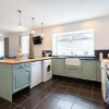 Отель 5 Bedrooms/sleeps 10-12/free Wifi & Parking/garden, фото 26