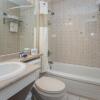 Отель Canadas Best Value Inn Calgary Chinook Station, фото 7