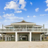 Отель Betsy's Beachfront Home, фото 30