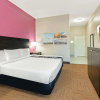 Отель La Quinta Inn & Suites by Wyndham Winnie, фото 3