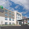 Отель Holiday Inn Express & Suites Elkhorn - Lake Geneva Area, an IHG Hotel, фото 1