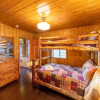 Отель Shoreline Lakehouse by Avantstay Majestic Lakefront Cabin w/ Hot Tub & Fire Pit!, фото 38