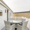 Отель Cosy Home in Hastings With Balcony, фото 8
