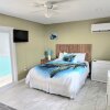 Отель Sleeps 12 4 Bedroom Pool Home Close to Beaches Restaurants & More 4 Home by Redawning, фото 6