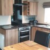 Отель 2-bed Caravan - Oakdene Forest Park, фото 6
