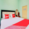 Отель OYO 90284 Villa Biru, фото 9