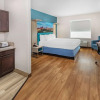 Отель Comfort Inn & Suites Near the AT&T Center, фото 4