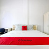 Отель RedDoorz Syariah At Griya Izzara Guest House, фото 6