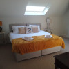 Отель 5 Bedrooms/sleeps 10-12/free Wifi & Parking/garden, фото 4