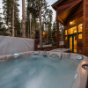 Отель Camber by Avantstay Cozy, Chic Cabin w/ Hot Tub, фото 14