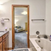 Отель 5BD Mountain Getawayhot Tub & Foosball, фото 8