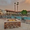 Отель Days Inn And Suites Scottsdale North в Скотсдейле