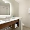 Отель Holiday Inn Express & Suites Salisbury, an IHG Hotel, фото 9
